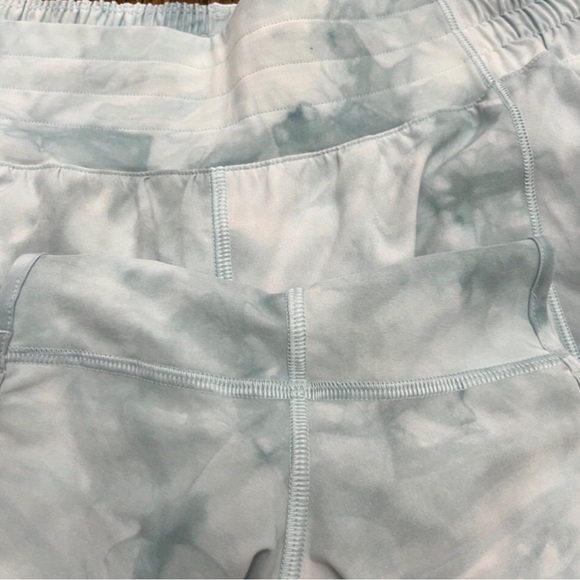 🍋NWT Lululemon High Rise Hottie Hot 4" Shorts - Picture 4 of 7